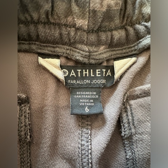 Athleta Farallon Jogger Camo size 6 - Picture 5 of 6